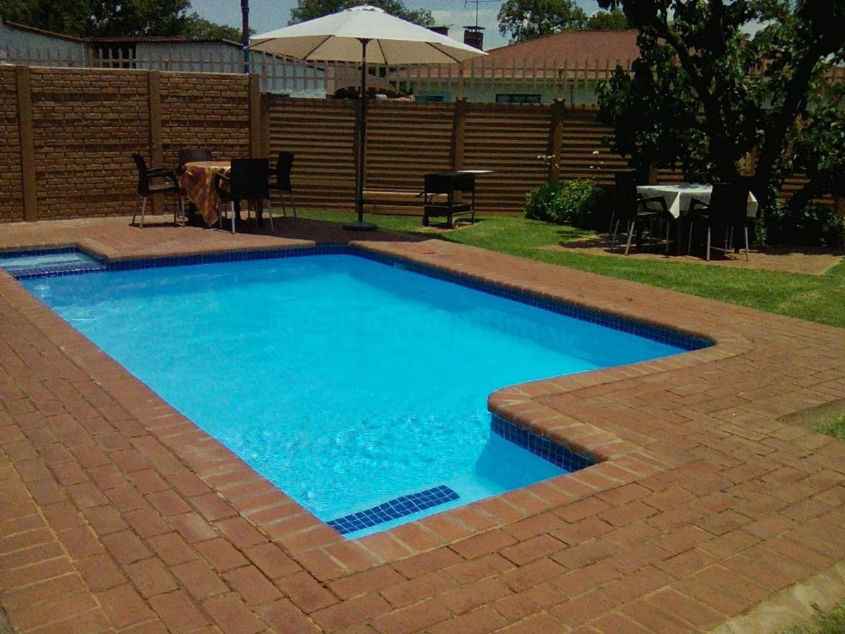 White Rose Guest House Vanderbijlpark Eksteriør billede