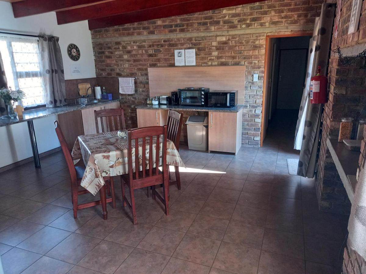 White Rose Guest House Vanderbijlpark Eksteriør billede