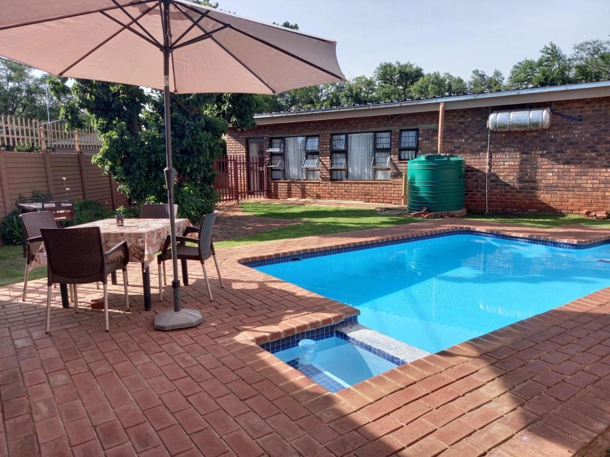 White Rose Guest House Vanderbijlpark Eksteriør billede