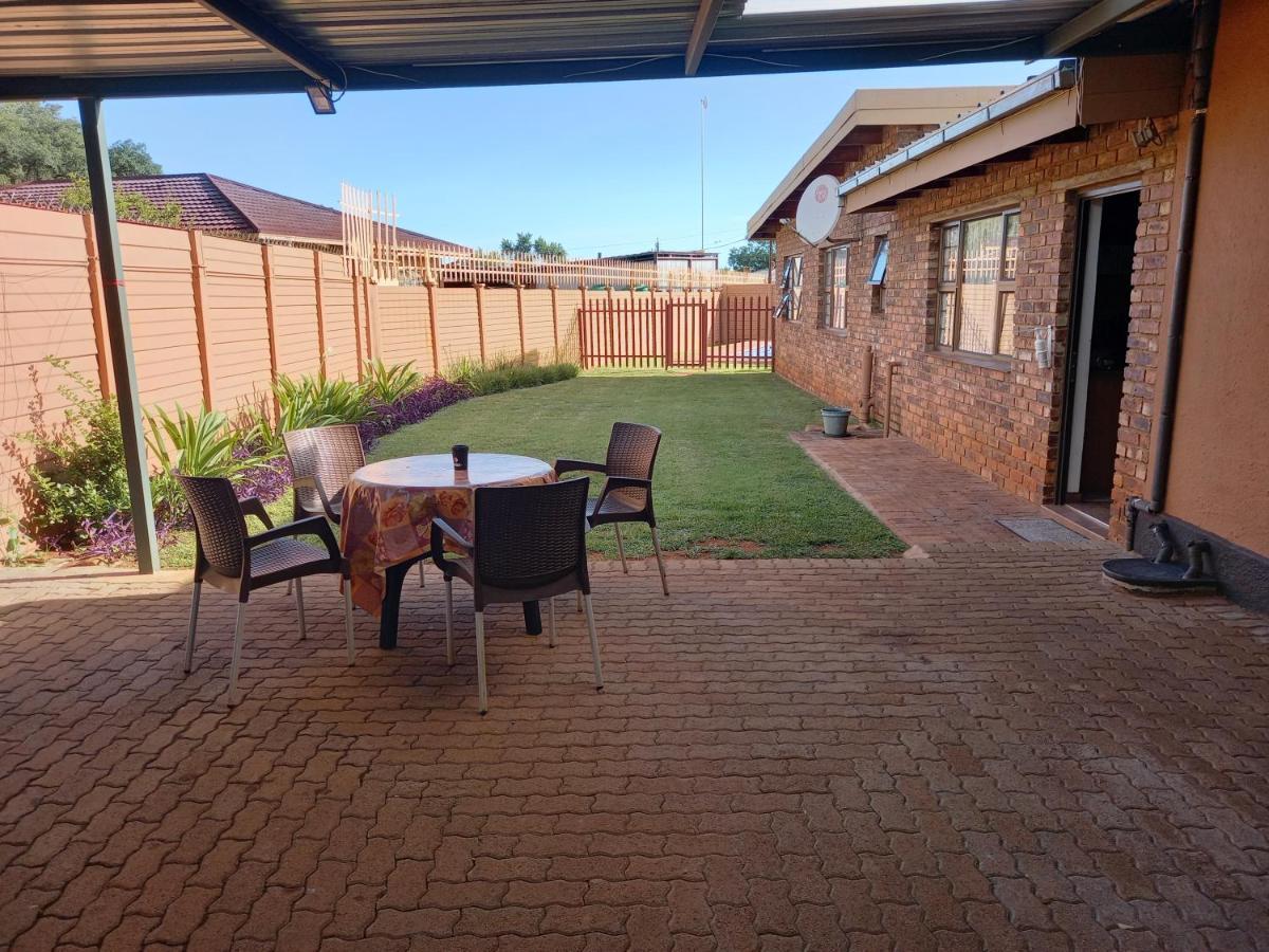 White Rose Guest House Vanderbijlpark Eksteriør billede