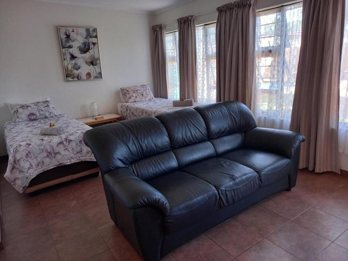 White Rose Guest House Vanderbijlpark Værelse billede