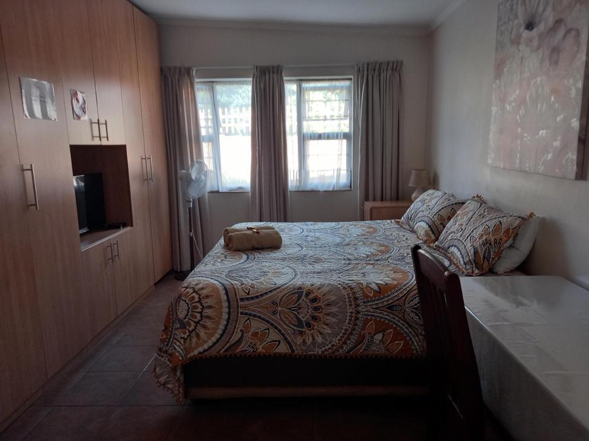 White Rose Guest House Vanderbijlpark Eksteriør billede