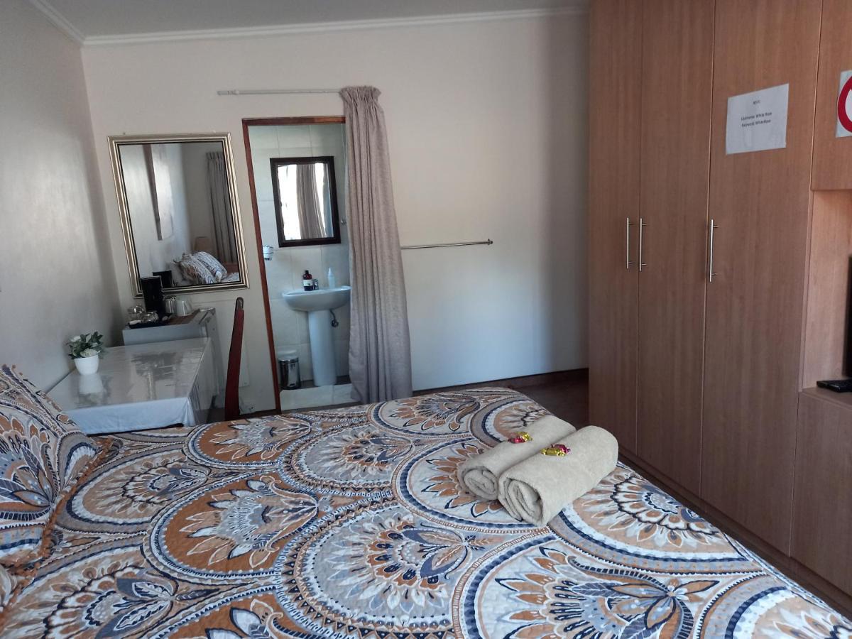 White Rose Guest House Vanderbijlpark Eksteriør billede