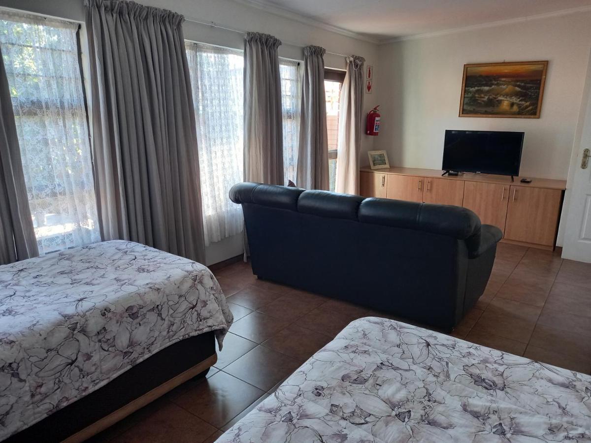 White Rose Guest House Vanderbijlpark Værelse billede