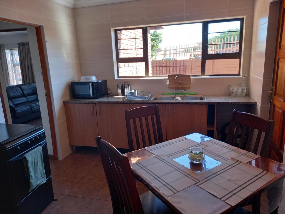 White Rose Guest House Vanderbijlpark Værelse billede