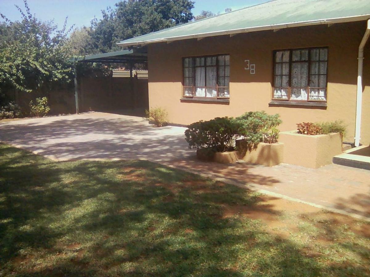 White Rose Guest House Vanderbijlpark Eksteriør billede