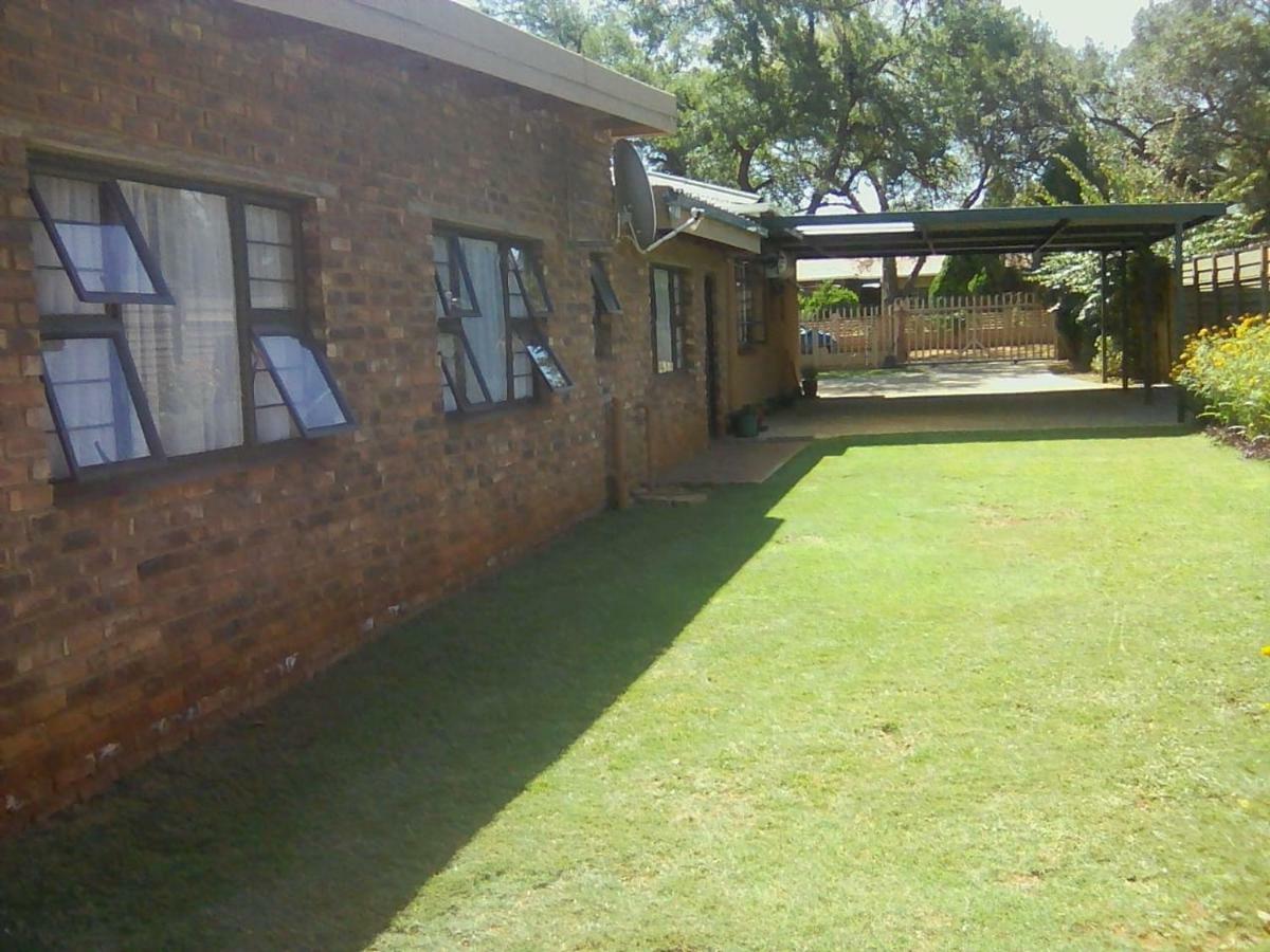 White Rose Guest House Vanderbijlpark Eksteriør billede
